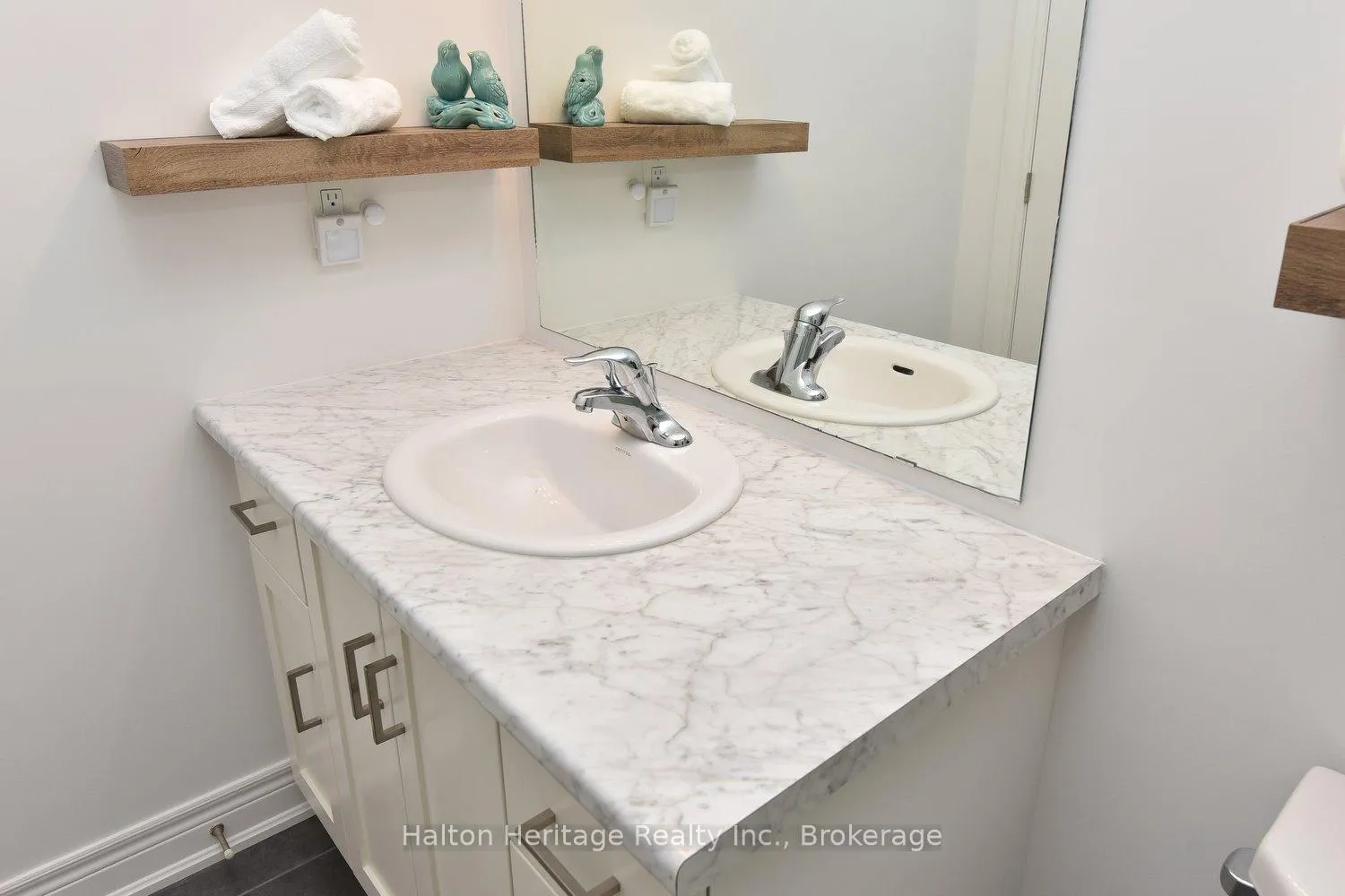 Photo 33 of Unit 31, 40 Hamilton Street S, Hamilton, Waterdown — HOMEH