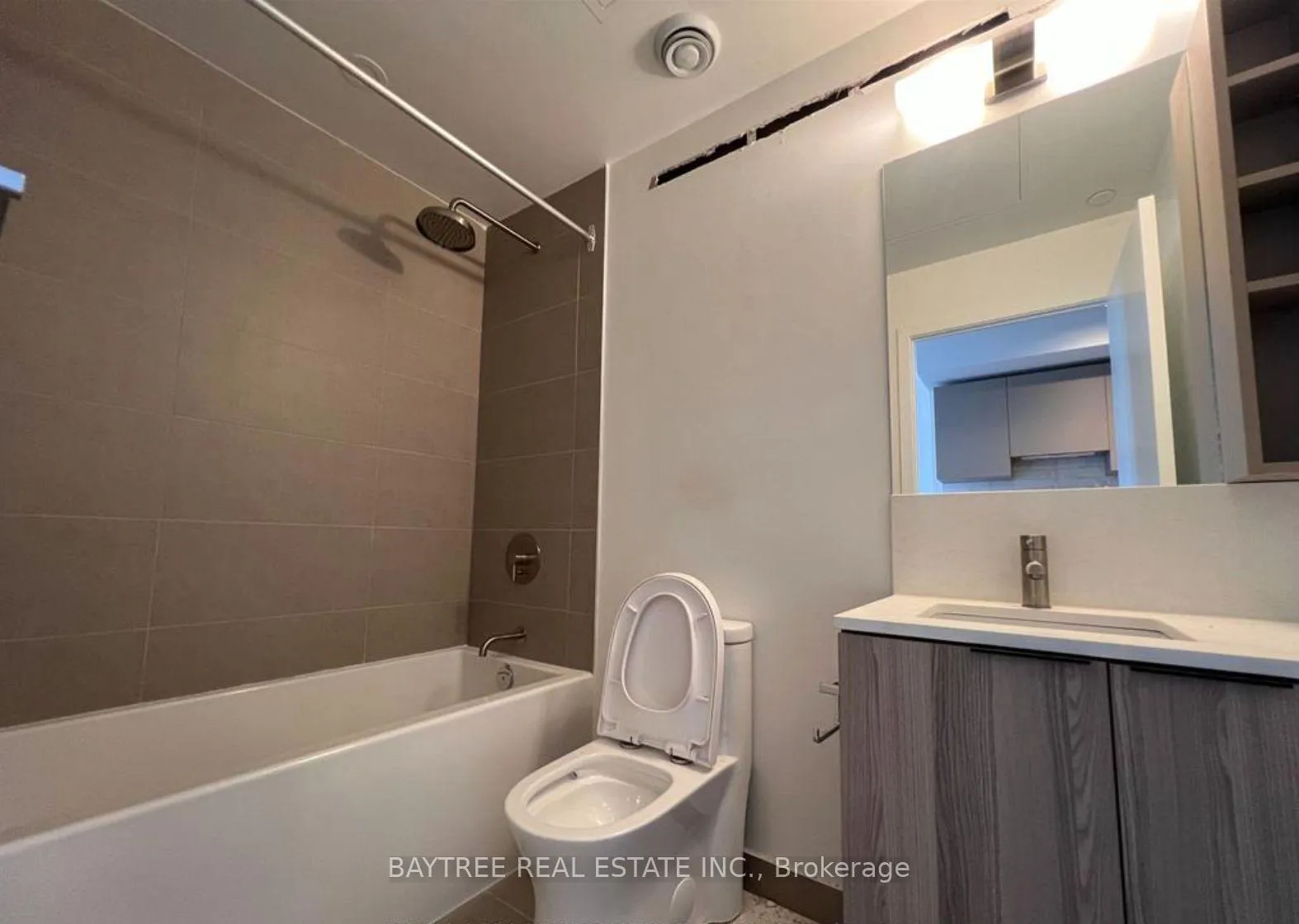 Photo 8 of Unit 3610, 55 Mercer Street, Toronto, Waterfront Communities — HOMEH