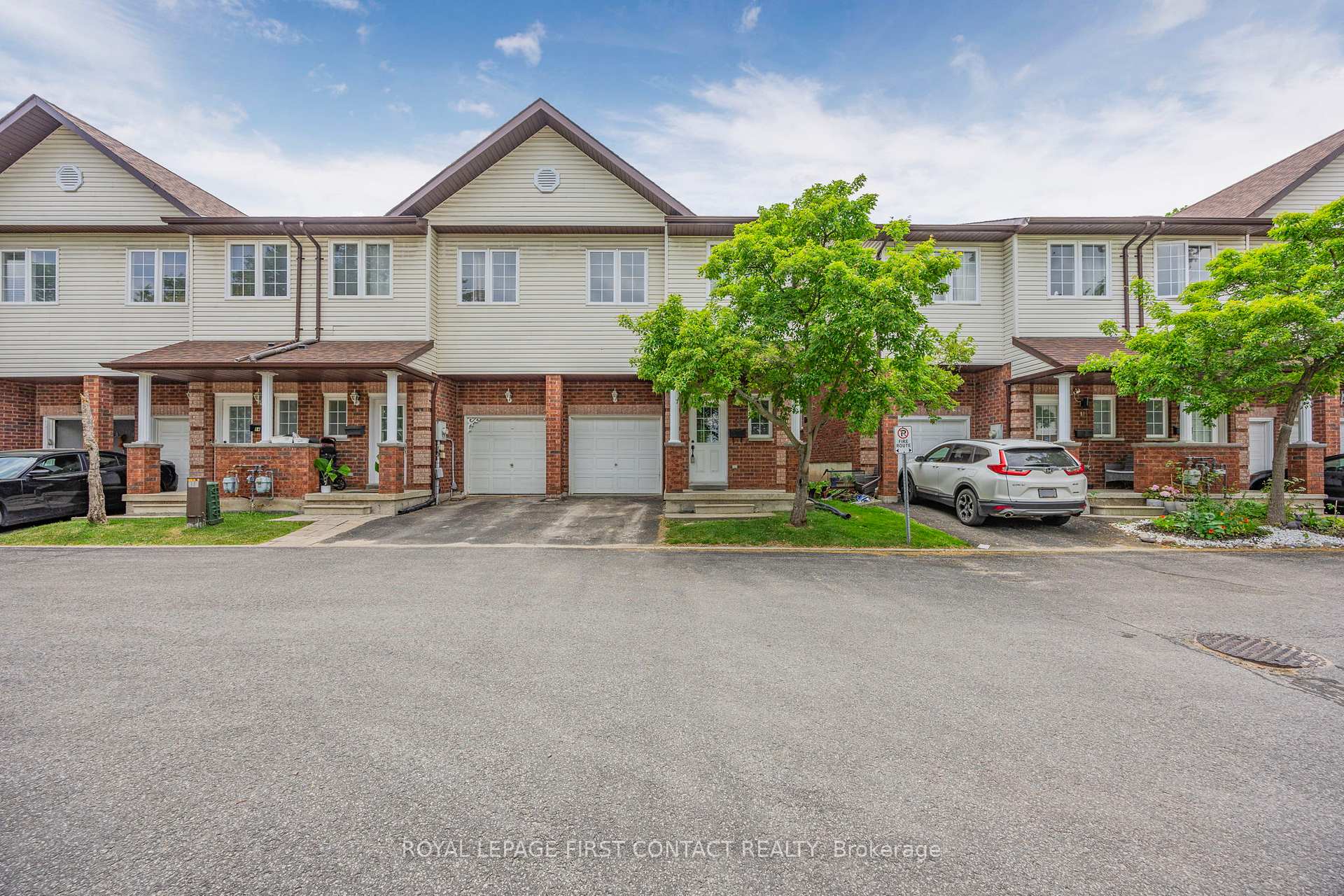 Photo 5 of Unit 12, 488 Yonge Street, Barrie, Painswick North — HOMEH