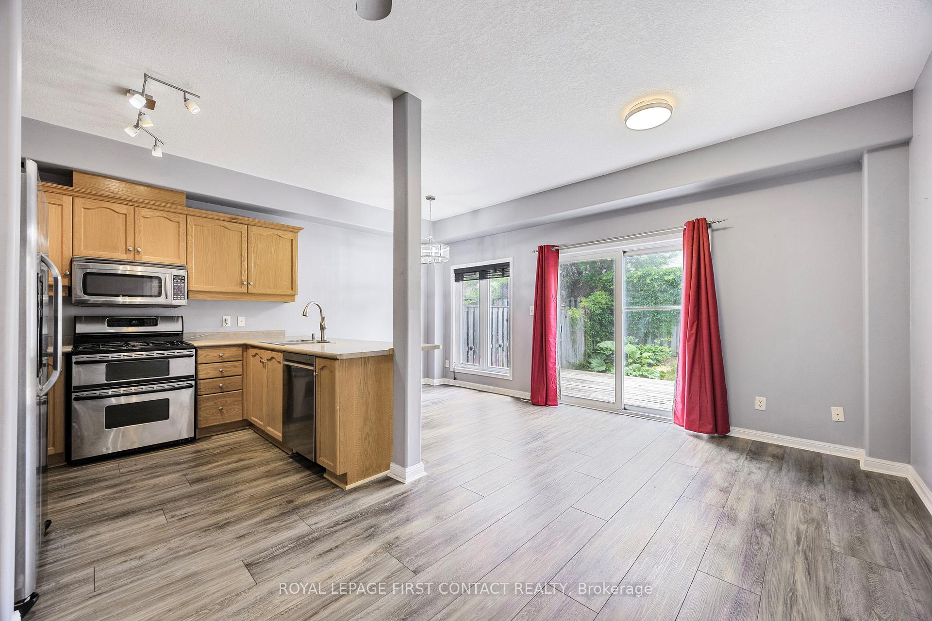 Photo 6 of Unit 12, 488 Yonge Street, Barrie, Painswick North — HOMEH