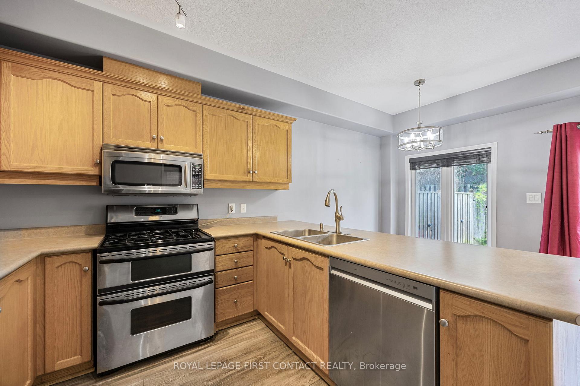 Photo 10 of Unit 12, 488 Yonge Street, Barrie, Painswick North — HOMEH