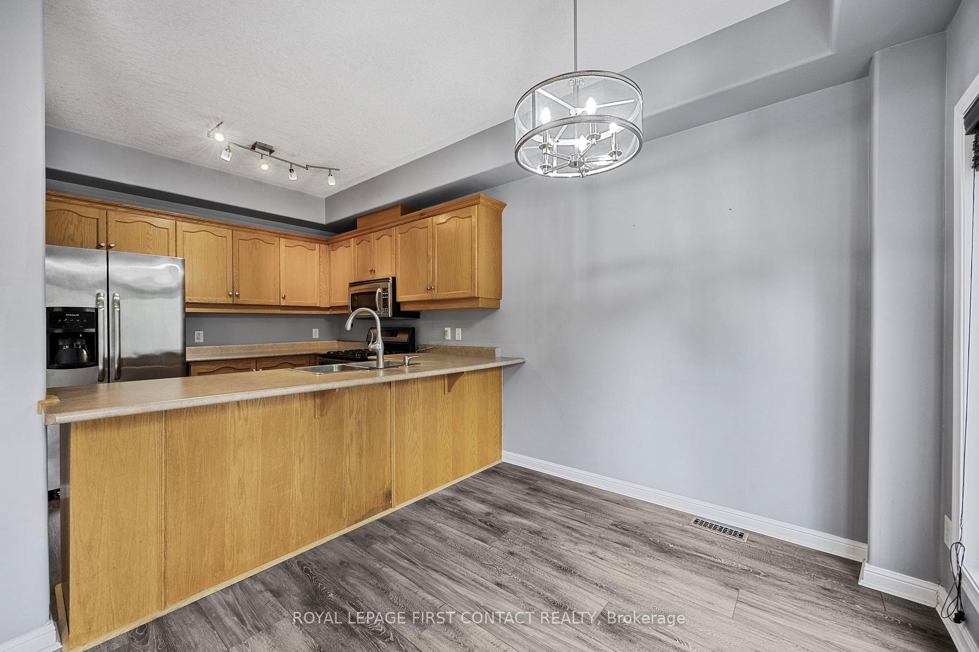 Photo 12 of Unit 12, 488 Yonge Street, Barrie, Painswick North — HOMEH