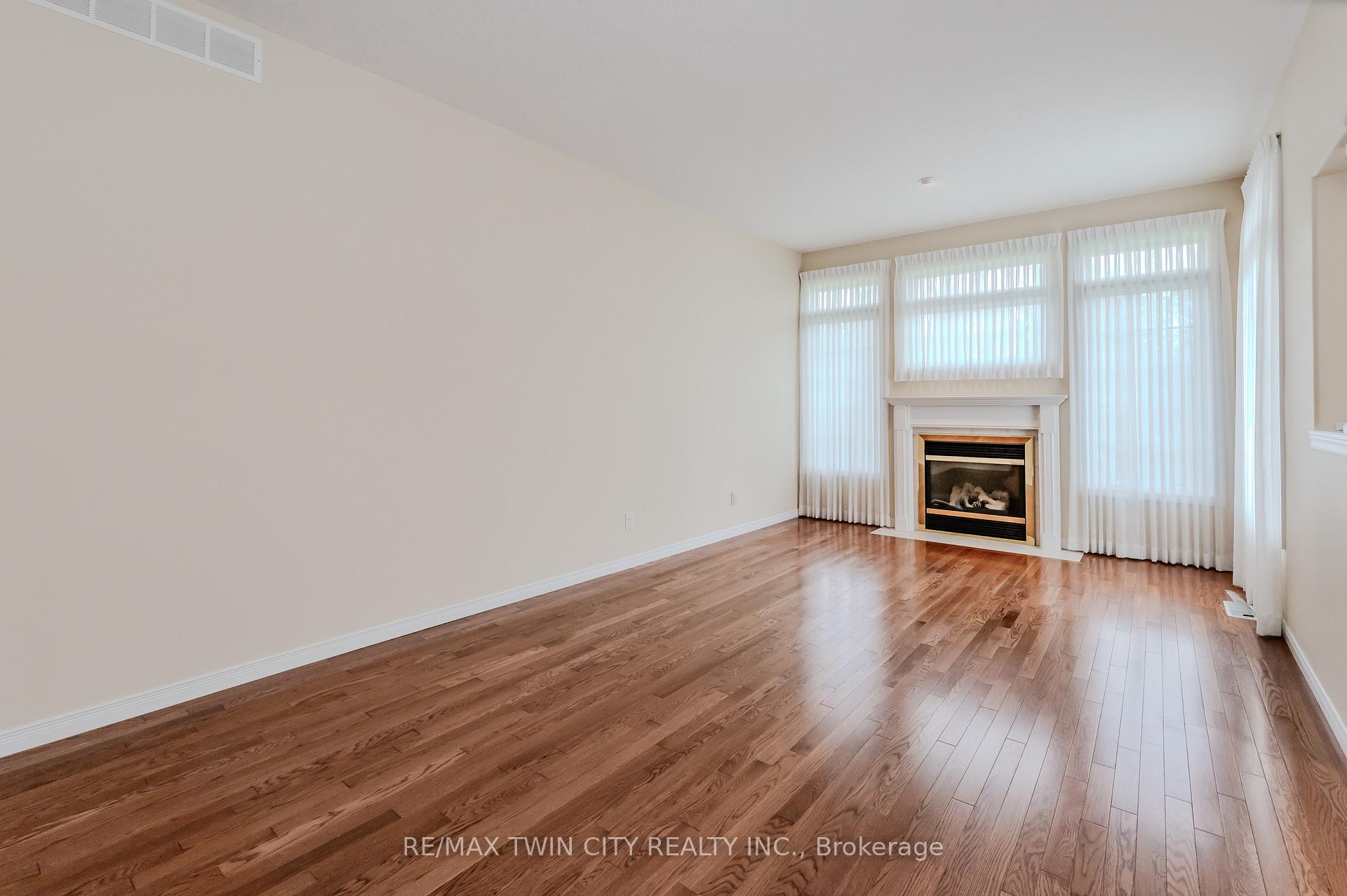 Photo 5 of Unit 33, 461 Columbia Street W, Waterloo — HOMEH
