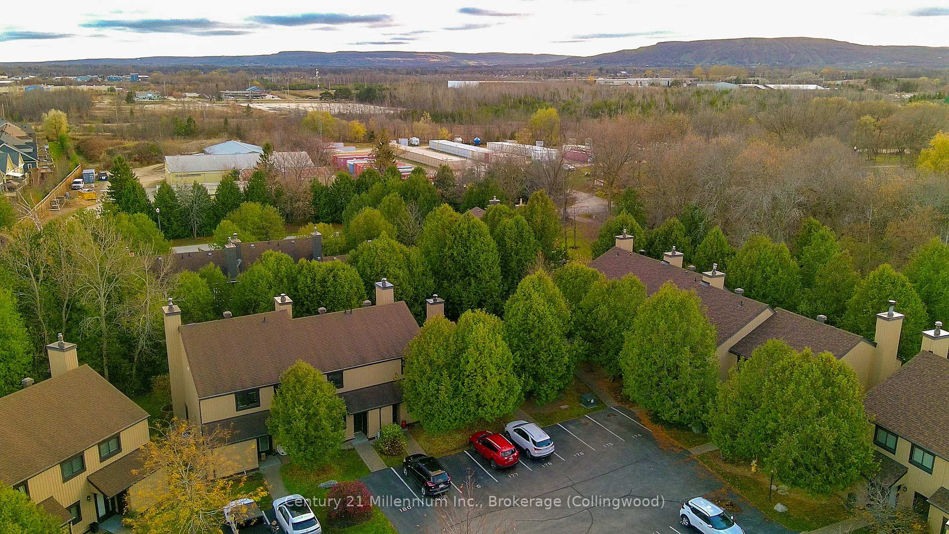 Photo 4 of 180 Escarpment Crescent, Collingwood — HOMEH