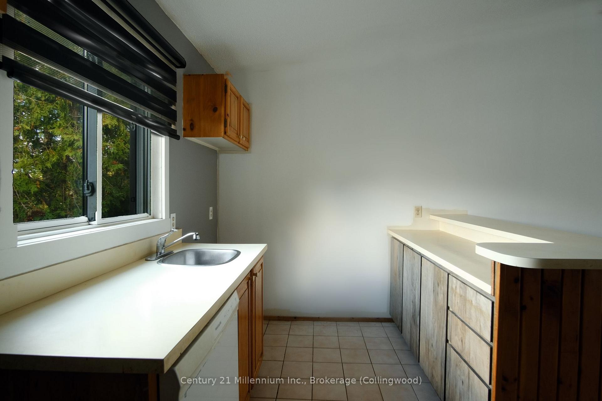 Photo 13 of 180 Escarpment Crescent, Collingwood — HOMEH