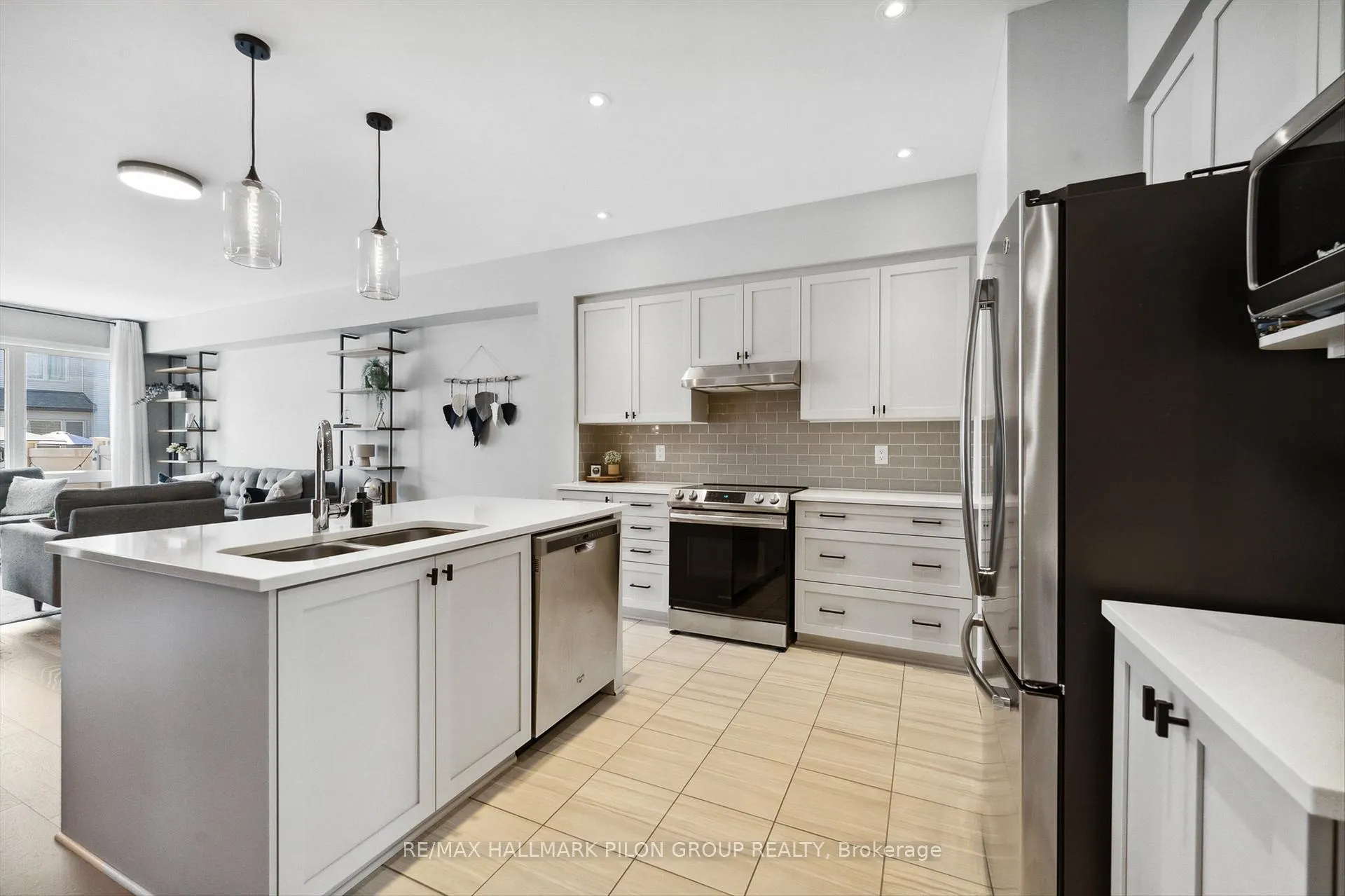 Photo 3 of 358 Rainrock Crescent, Ottawa, Mer Bleue/Bradley Estates/Anderson Park — HOMEH