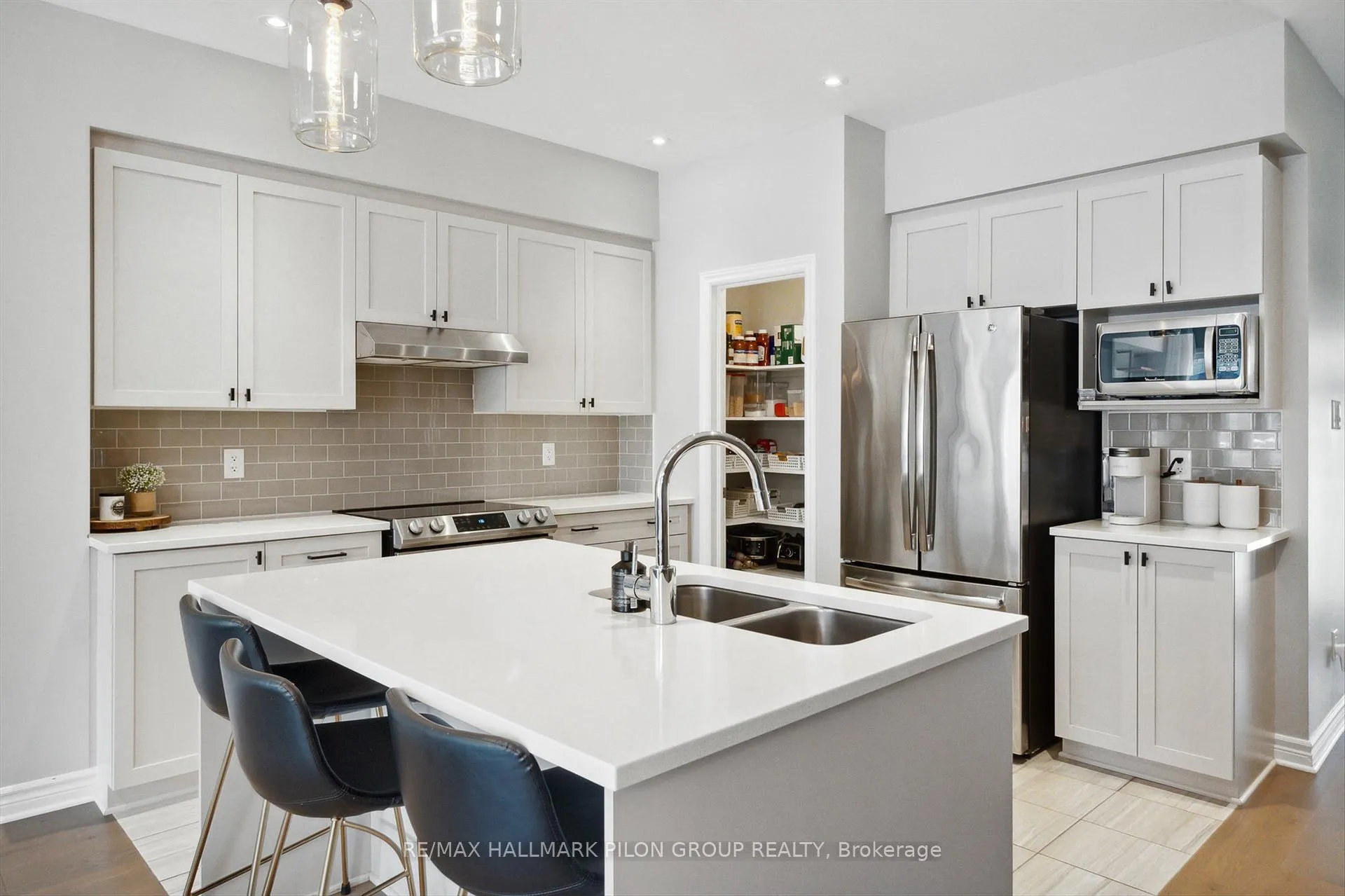 Photo 4 of 358 Rainrock Crescent, Ottawa, Mer Bleue/Bradley Estates/Anderson Park — HOMEH