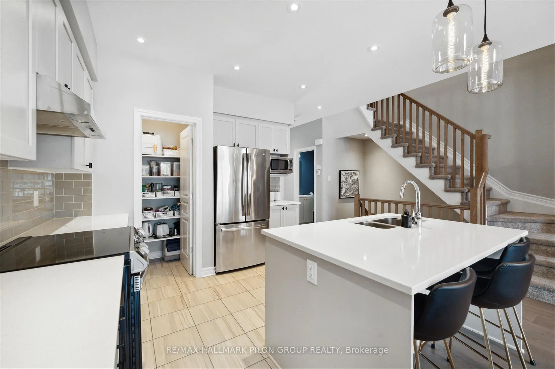 Photo 5 of 358 Rainrock Crescent, Ottawa, Mer Bleue/Bradley Estates/Anderson Park — HOMEH