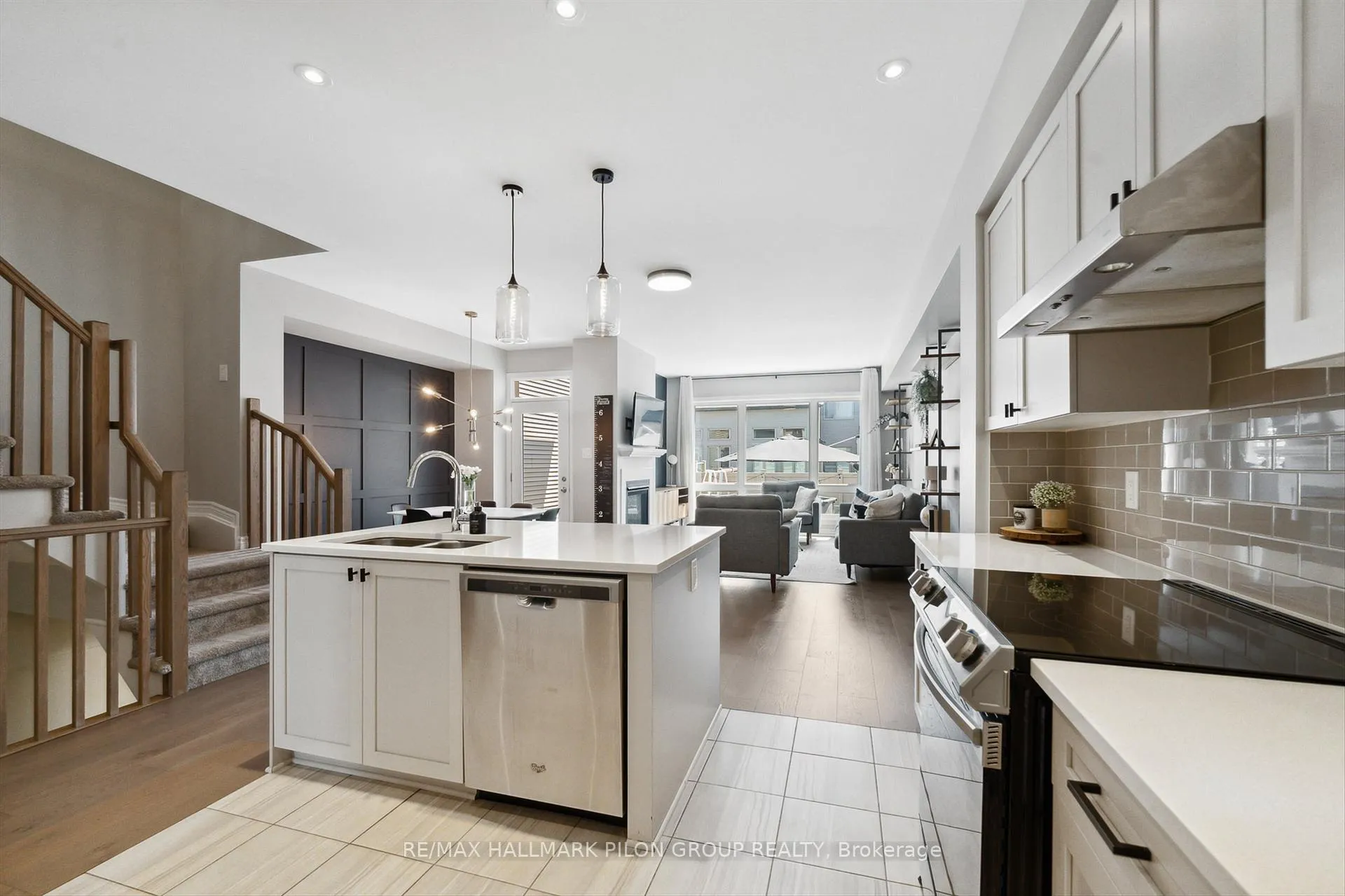 Photo 6 of 358 Rainrock Crescent, Ottawa, Mer Bleue/Bradley Estates/Anderson Park — HOMEH