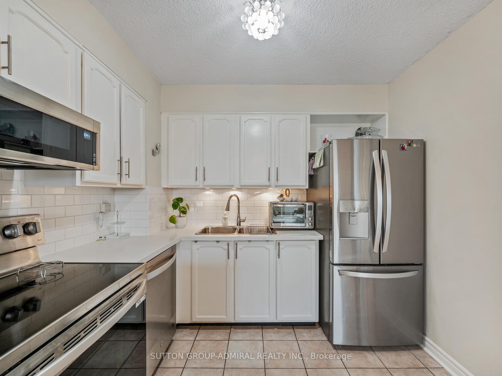 Photo 9 of Unit 511, 8111 Yonge Street, Markham, Royal Orchard — HOMEH