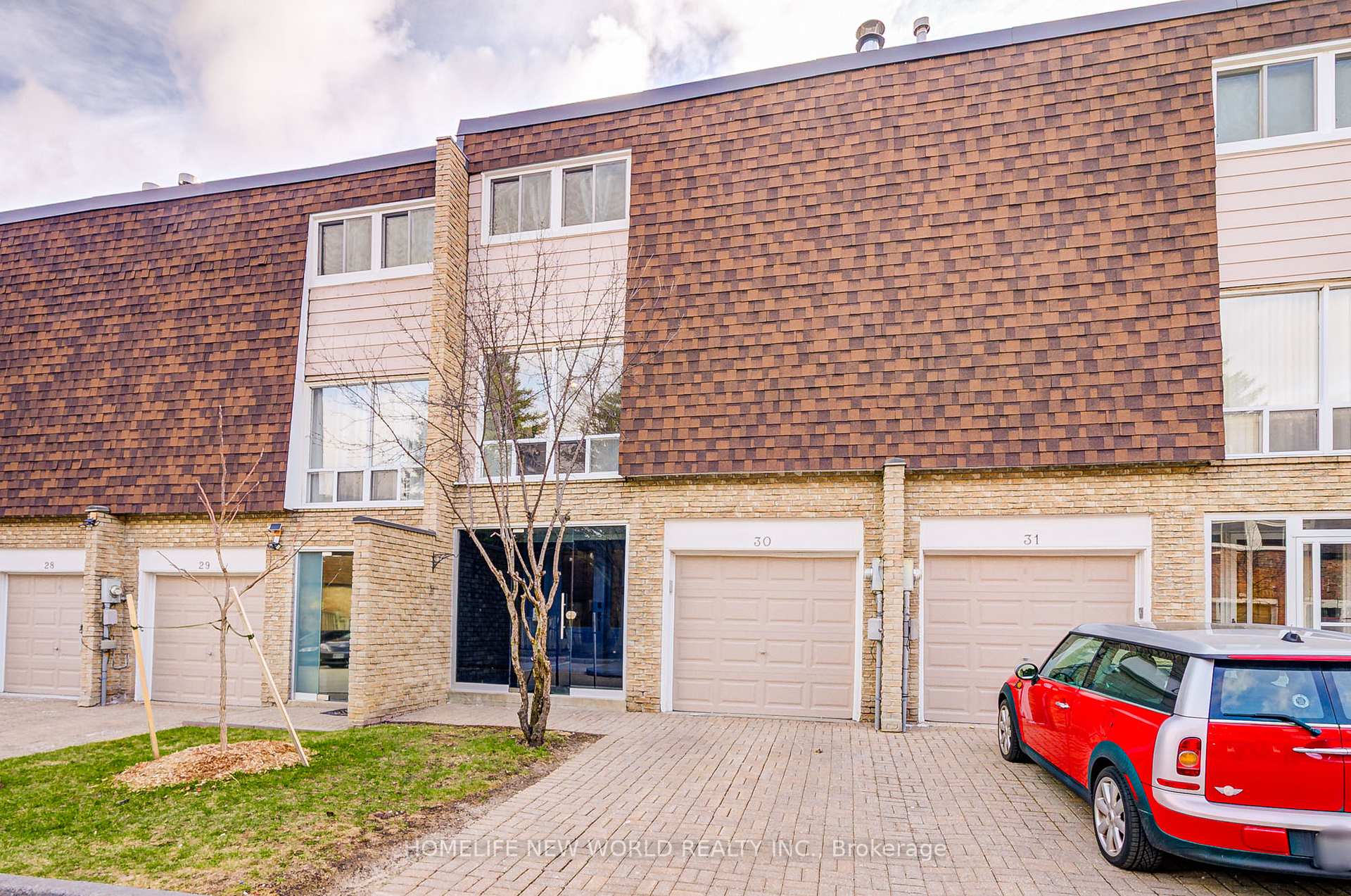 Photo 4 of Unit 30, 653 Village Parkway, Markham, Unionville — HOMEH