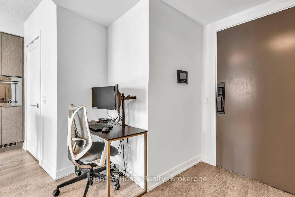 Photo 6 of Unit 2713, 10 York Street, Toronto, Waterfront Communities — HOMEH