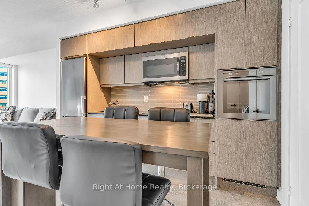 Photo 13 of Unit 2713, 10 York Street, Toronto, Waterfront Communities — HOMEH