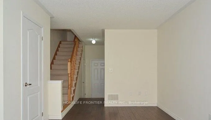 Photo 4 of 32 Truchard Avenue, Markham, Berczy — HOMEH