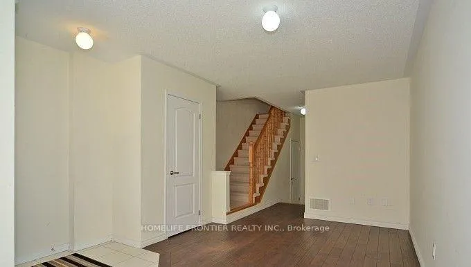 Photo 5 of 32 Truchard Avenue, Markham, Berczy — HOMEH