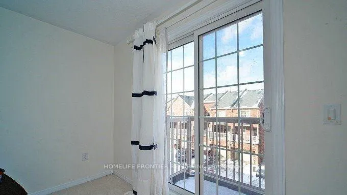 Photo 16 of 32 Truchard Avenue, Markham, Berczy — HOMEH