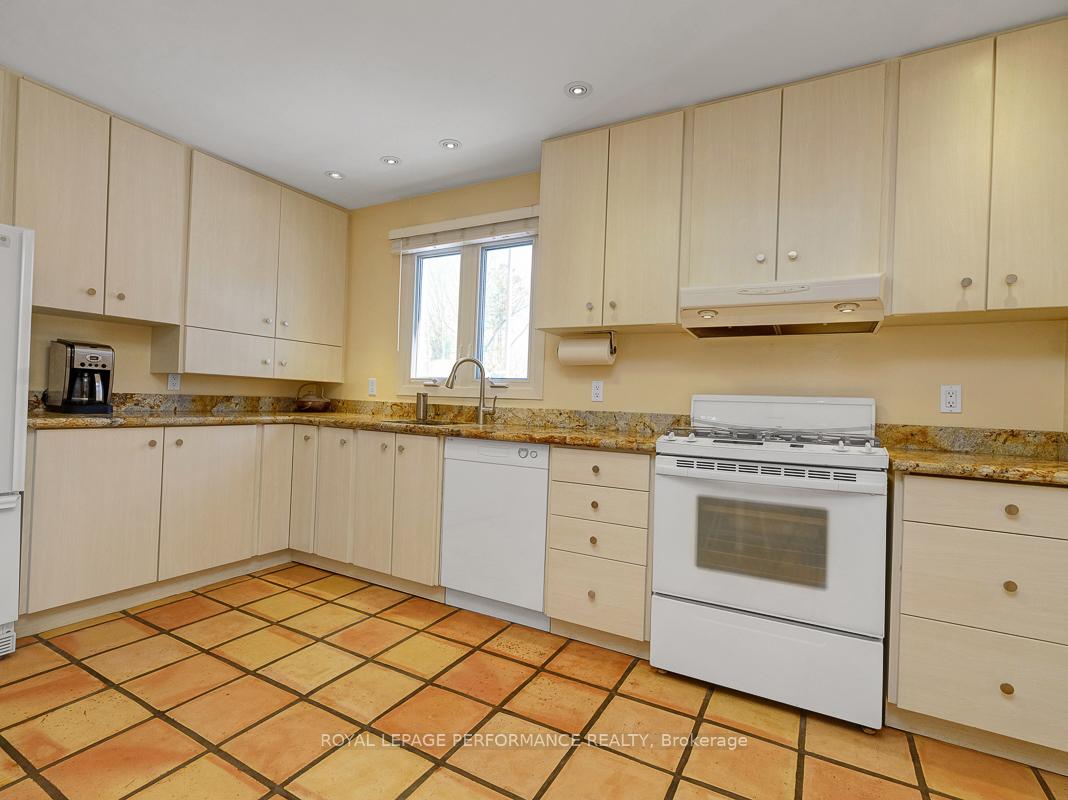 Photo 11 of 2000 Olympia Crescent, Ottawa, Elmvale Acres/Urbandale — HOMEH