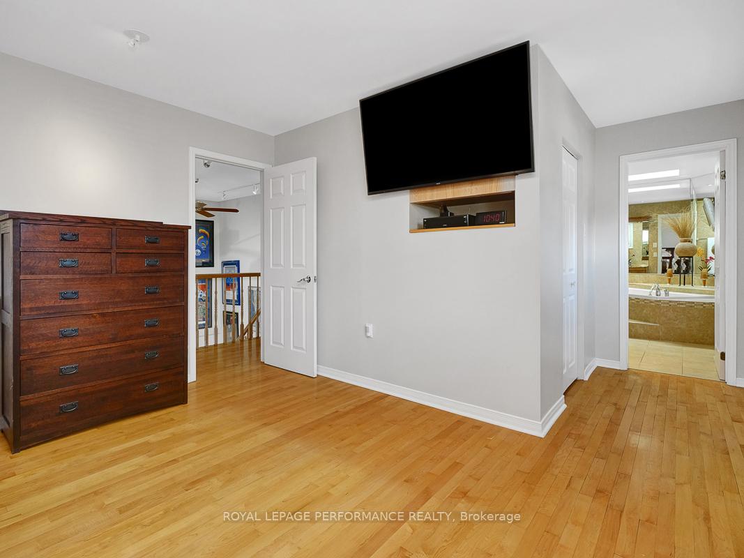Photo 20 of 2000 Olympia Crescent, Ottawa, Elmvale Acres/Urbandale — HOMEH