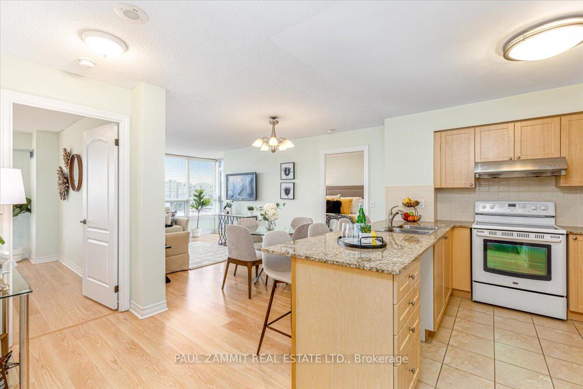 Photo 3 of Unit 814, 15 North Park Road, Vaughan, Beverley Glen — HOMEH