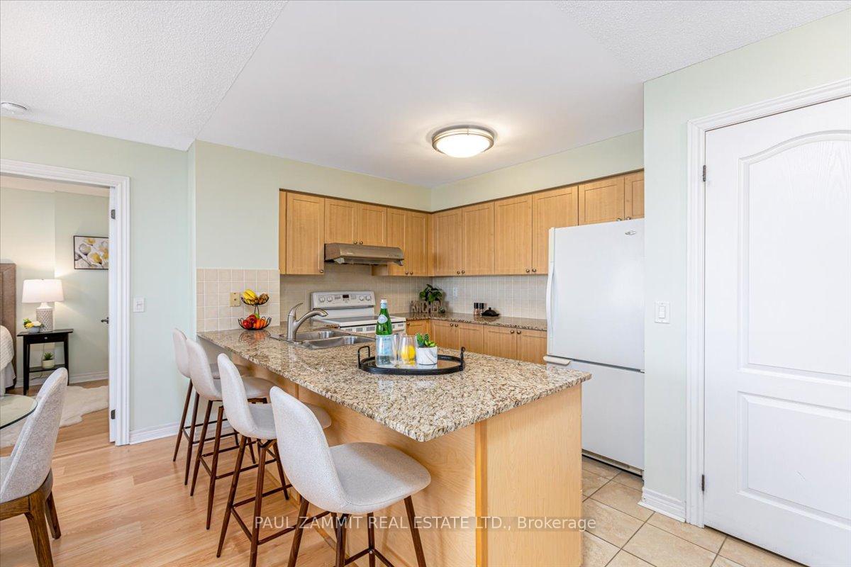 Photo 4 of Unit 814, 15 North Park Road, Vaughan, Beverley Glen — HOMEH
