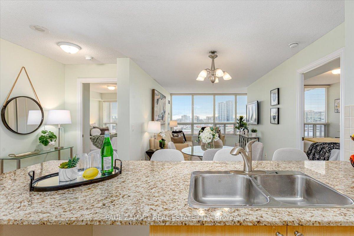 Photo 5 of Unit 814, 15 North Park Road, Vaughan, Beverley Glen — HOMEH