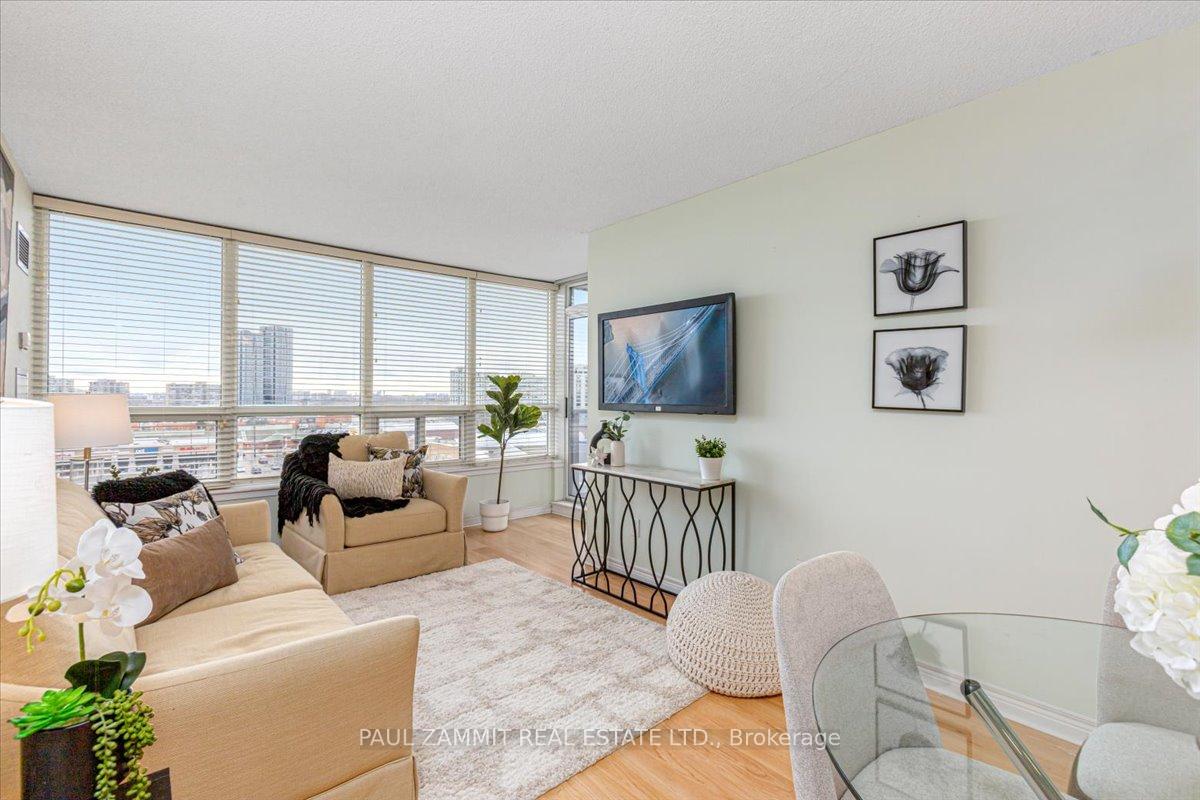 Photo 6 of Unit 814, 15 North Park Road, Vaughan, Beverley Glen — HOMEH