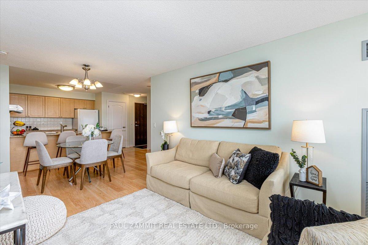 Photo 8 of Unit 814, 15 North Park Road, Vaughan, Beverley Glen — HOMEH