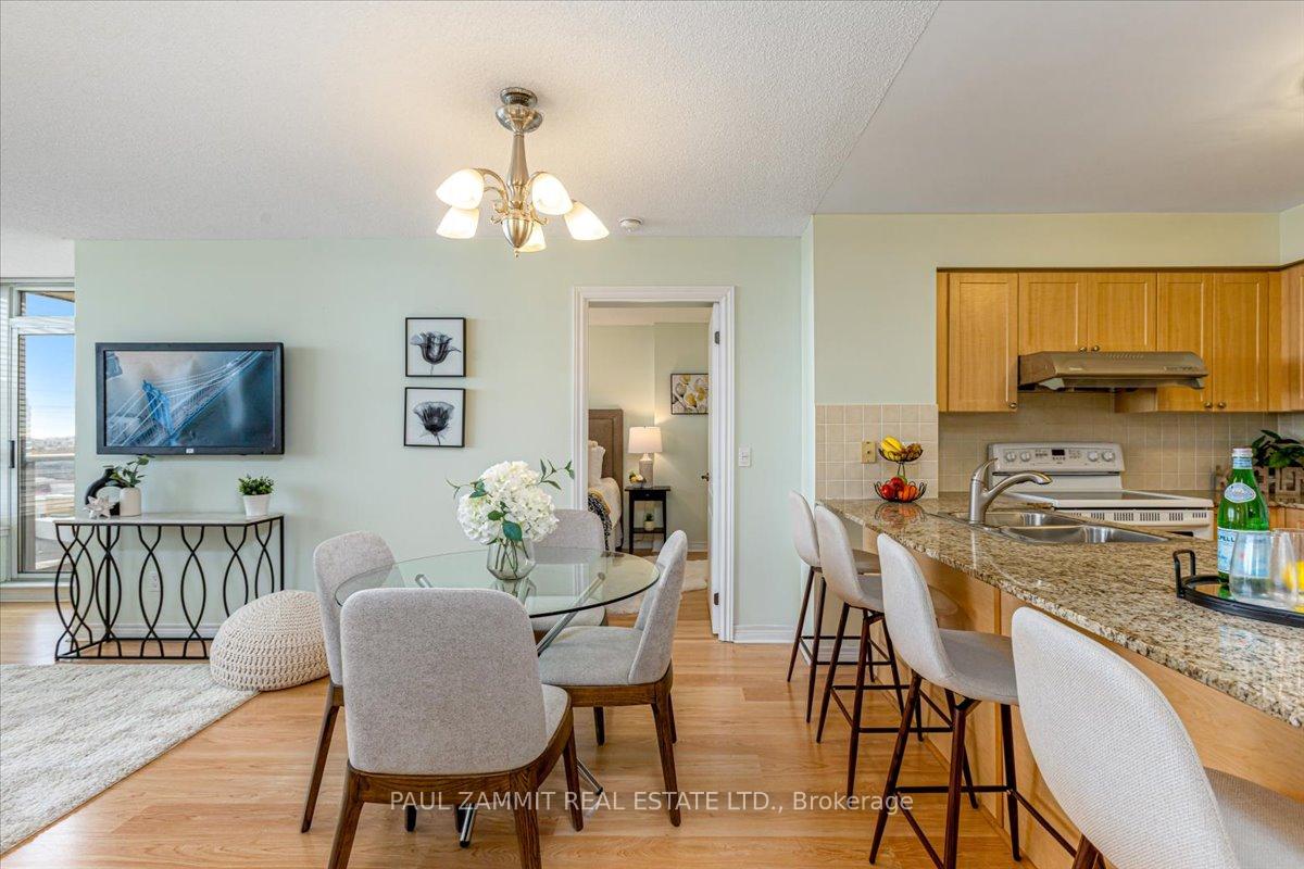 Photo 9 of Unit 814, 15 North Park Road, Vaughan, Beverley Glen — HOMEH
