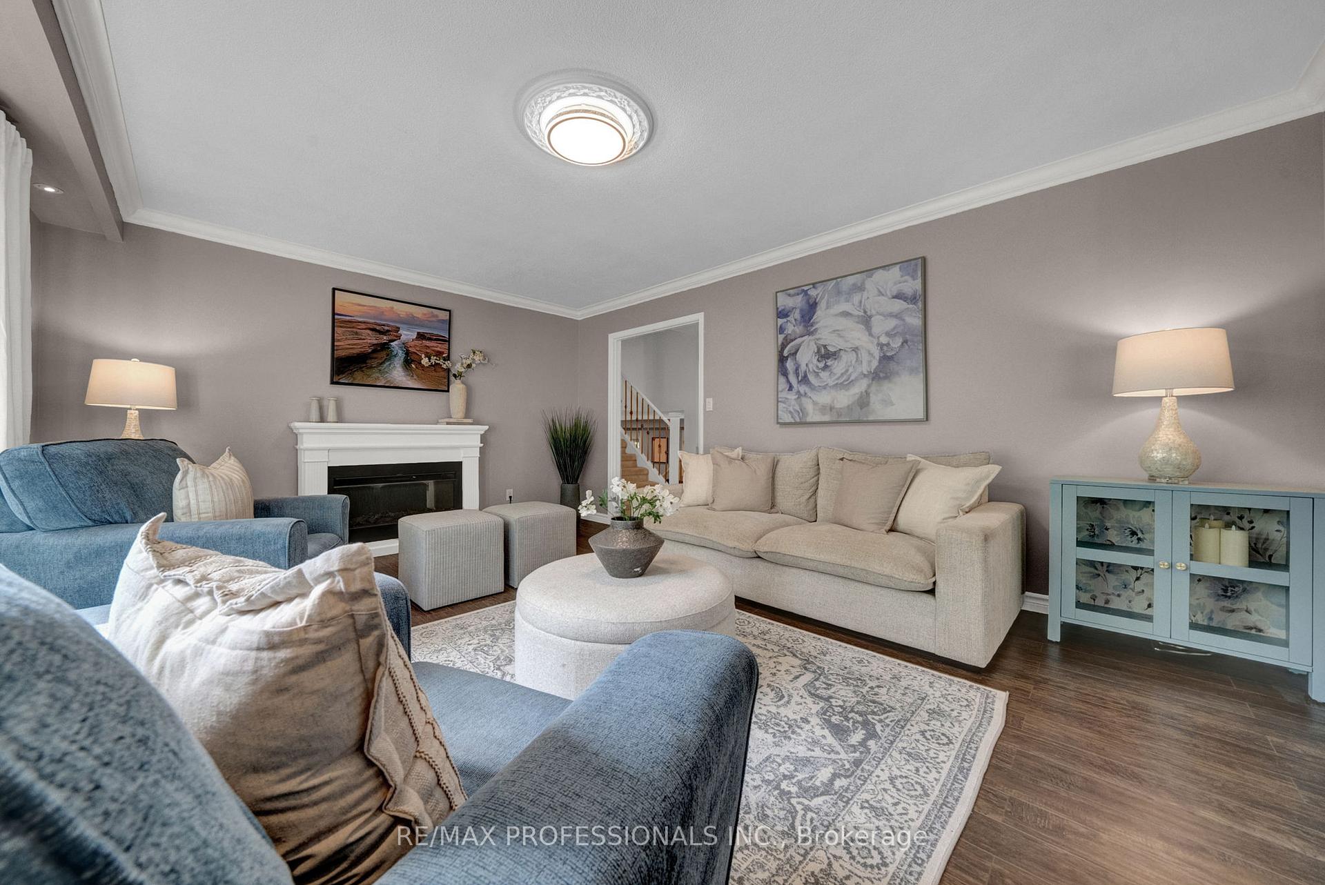 Photo 3 of 23 Sunicrest Boulevard, Clarington, Bowmanville — HOMEH