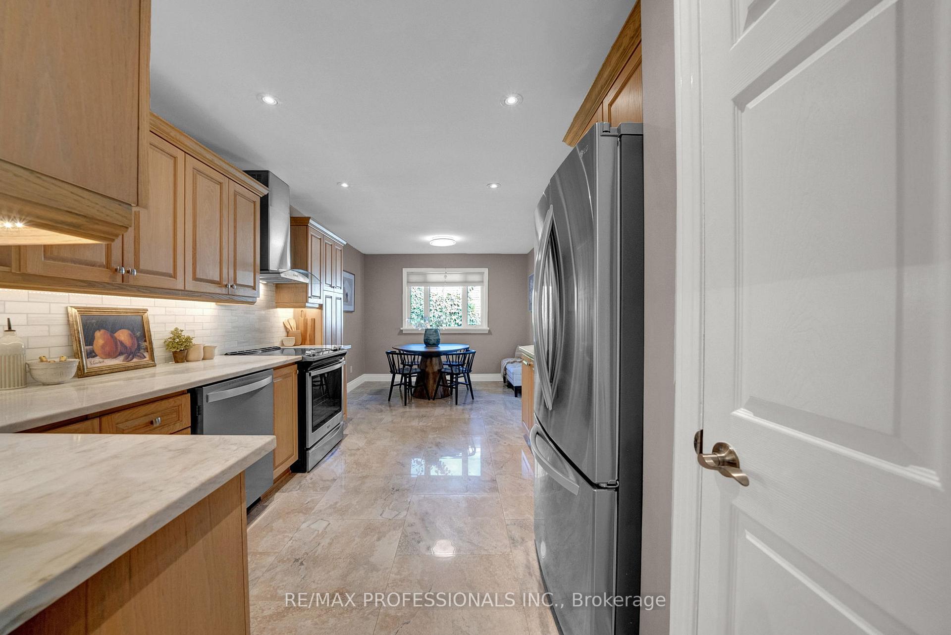 Photo 5 of 23 Sunicrest Boulevard, Clarington, Bowmanville — HOMEH