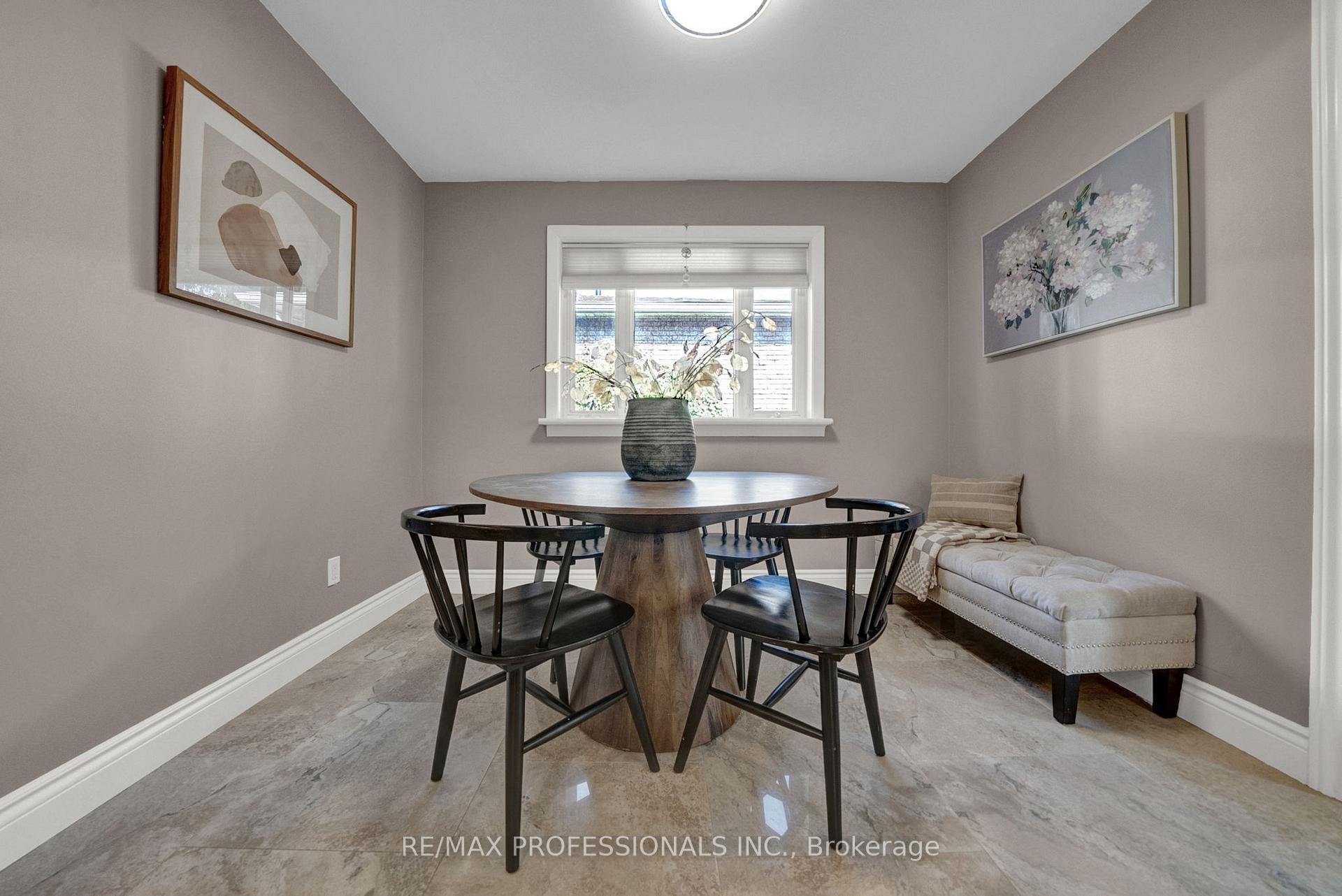 Photo 15 of 23 Sunicrest Boulevard, Clarington, Bowmanville — HOMEH
