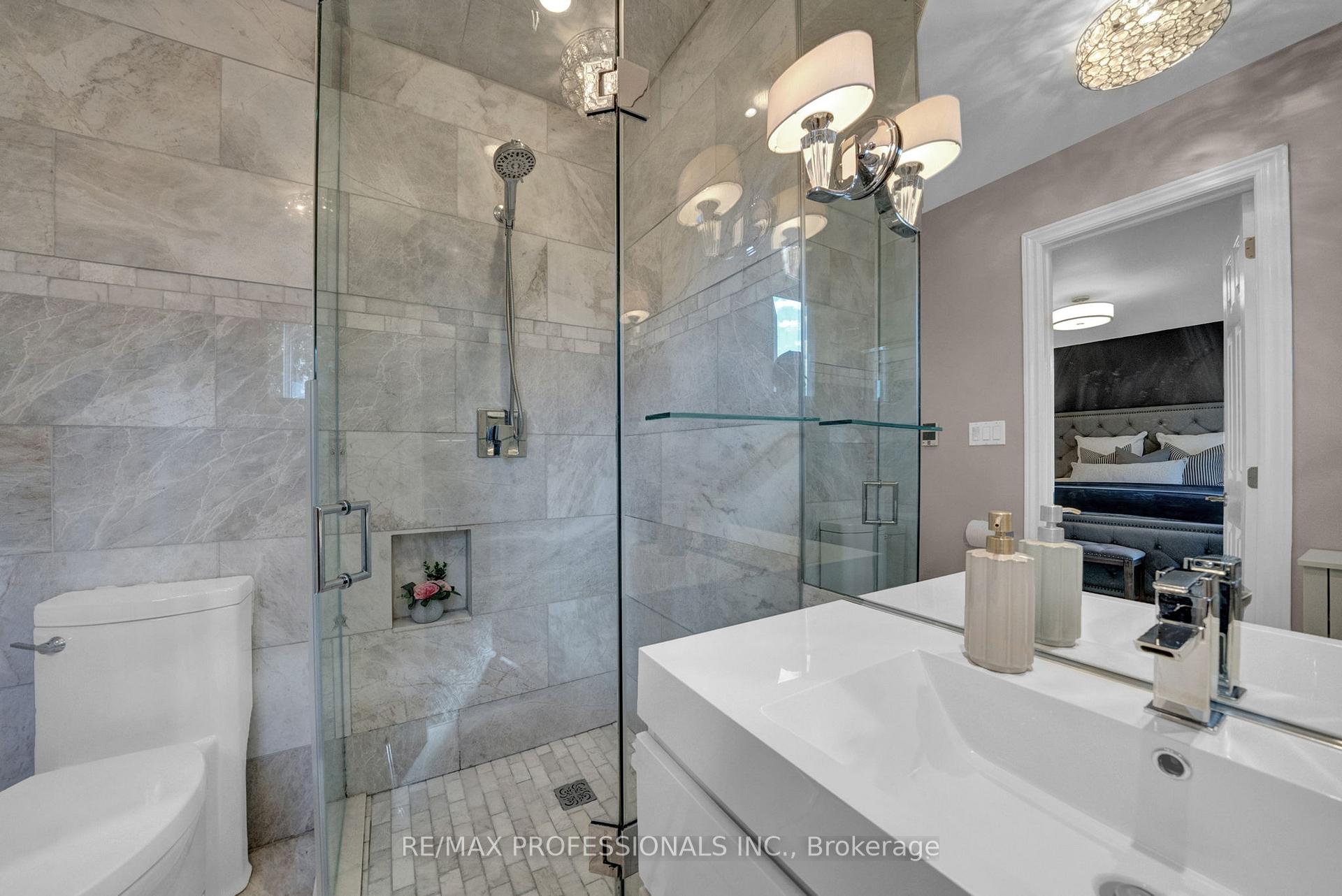 Photo 21 of 23 Sunicrest Boulevard, Clarington, Bowmanville — HOMEH