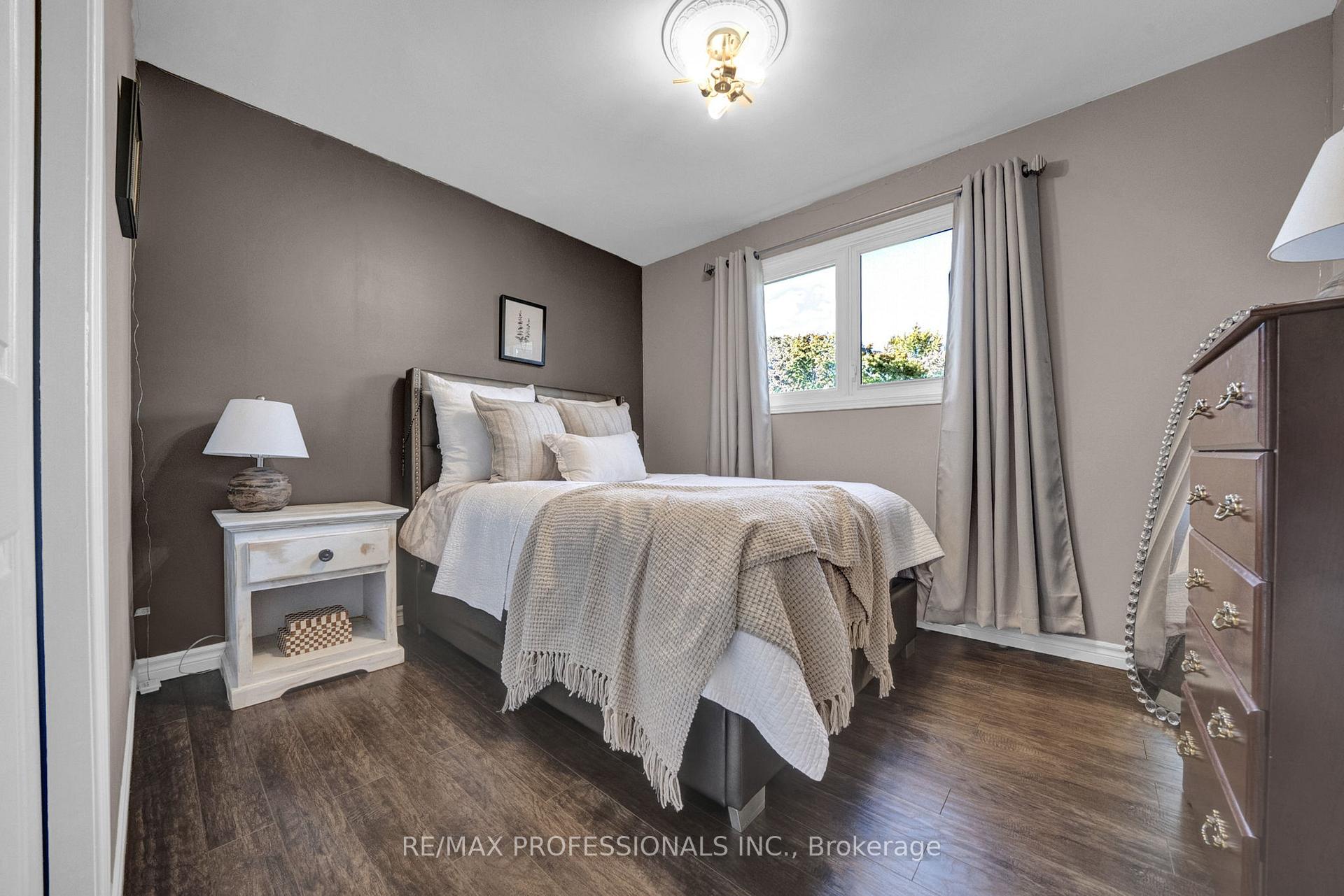Photo 20 of 23 Sunicrest Boulevard, Clarington, Bowmanville — HOMEH