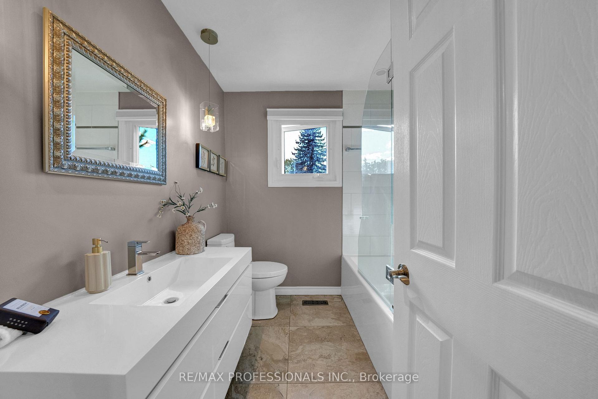 Photo 27 of 23 Sunicrest Boulevard, Clarington, Bowmanville — HOMEH