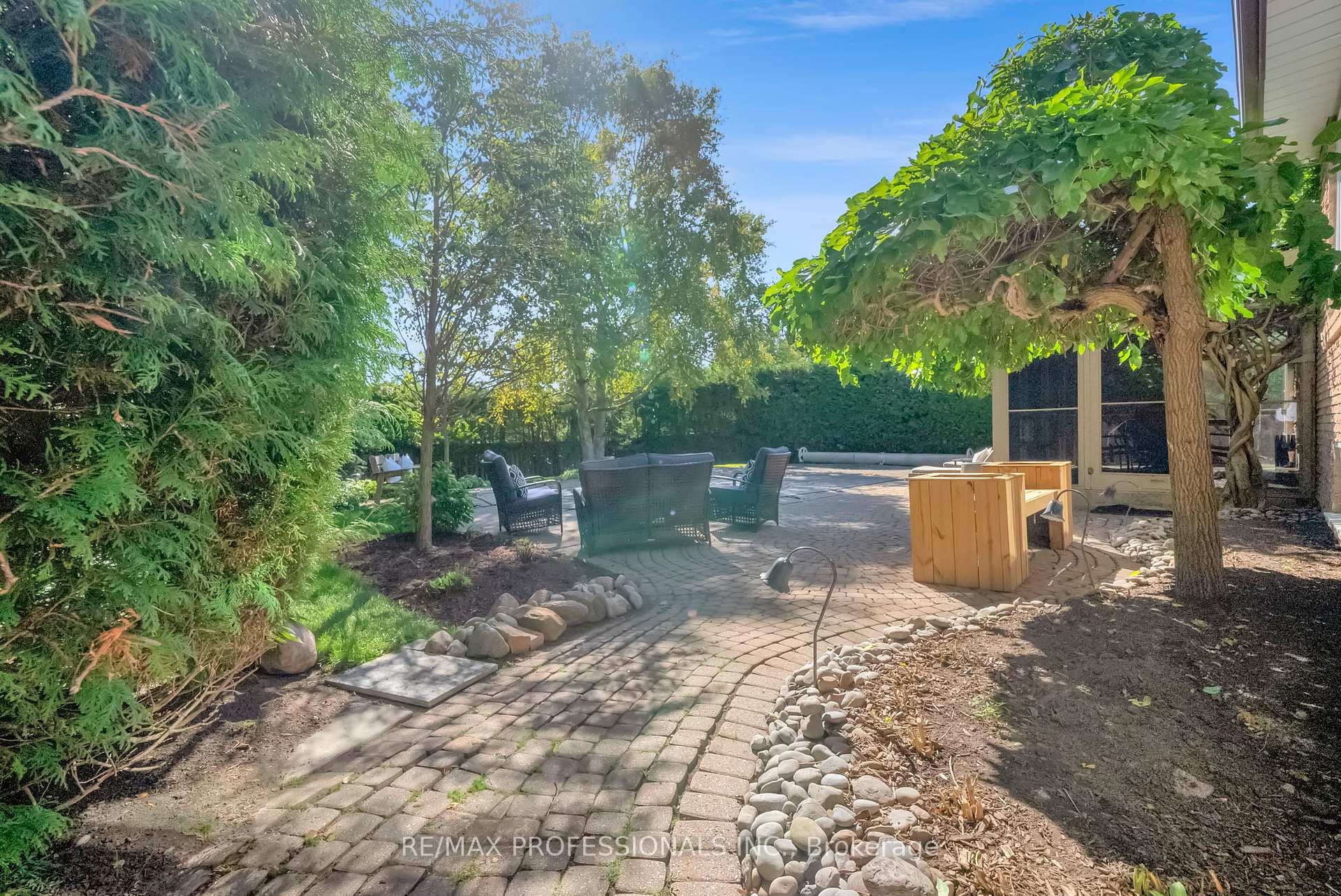Photo 40 of 23 Sunicrest Boulevard, Clarington, Bowmanville — HOMEH