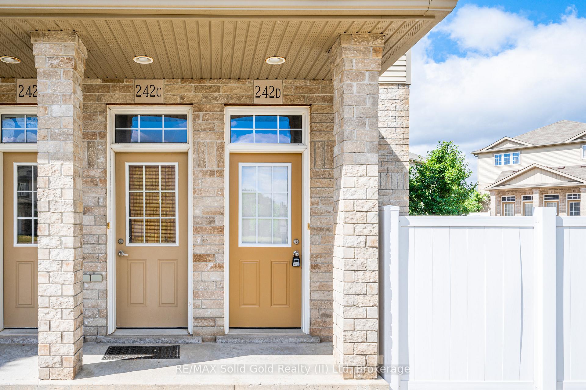 Photo 2 of Unit D, 242 Westmeadow Drive, Kitchener — HOMEH