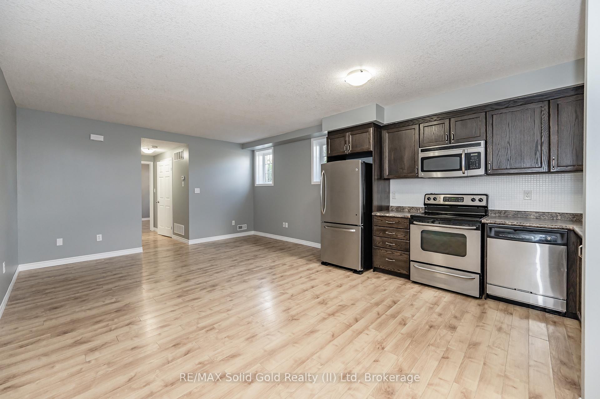 Photo 4 of Unit D, 242 Westmeadow Drive, Kitchener — HOMEH