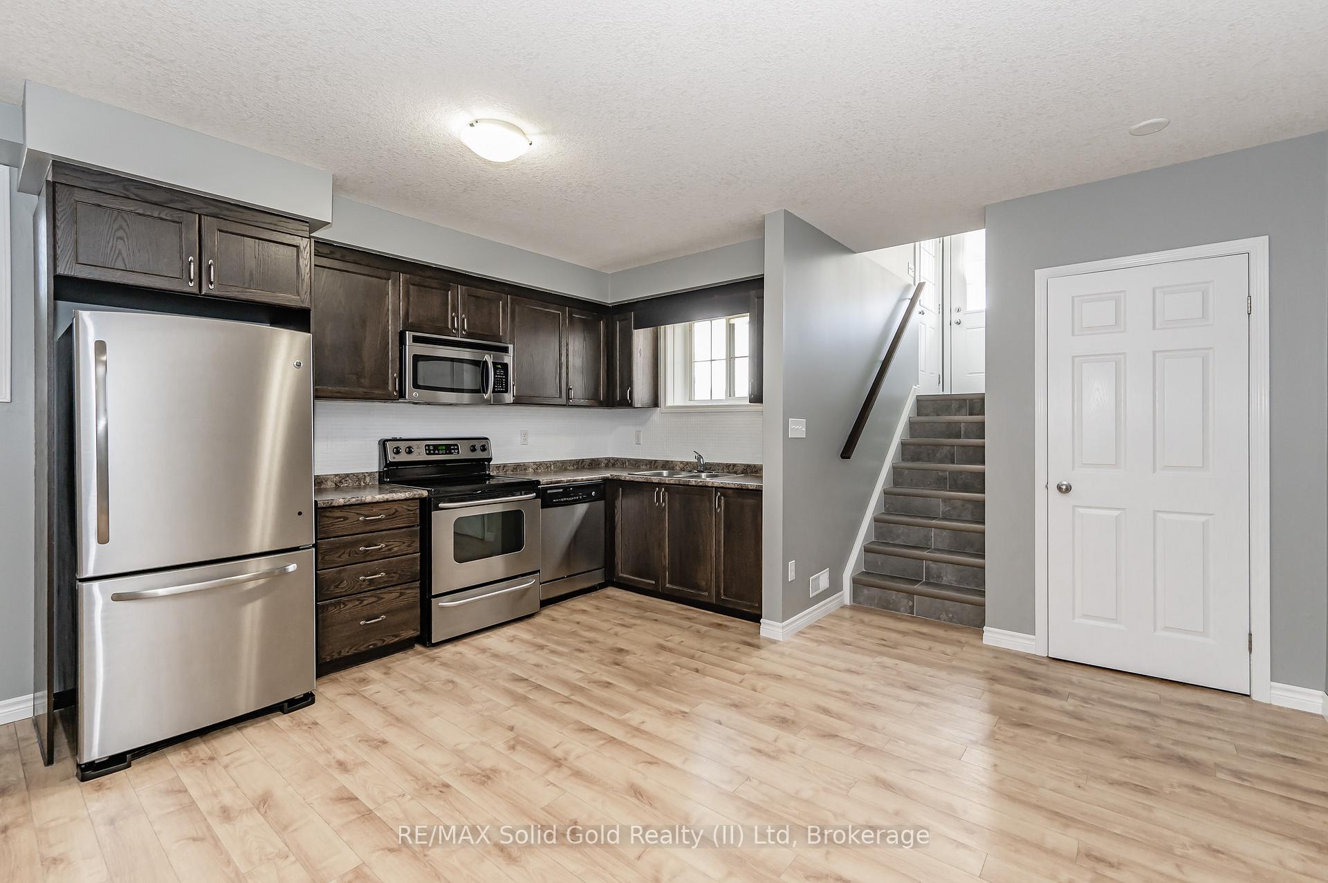 Photo 5 of Unit D, 242 Westmeadow Drive, Kitchener — HOMEH