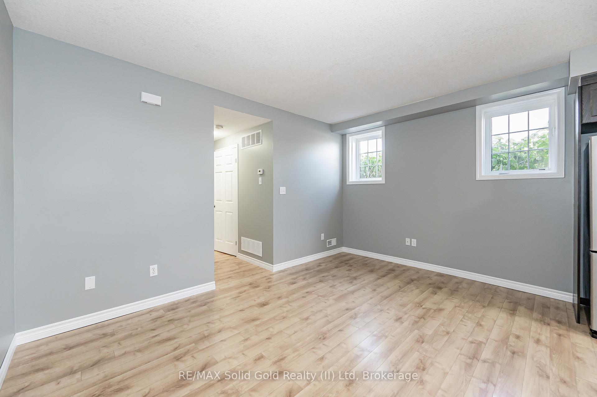 Photo 7 of Unit D, 242 Westmeadow Drive, Kitchener — HOMEH