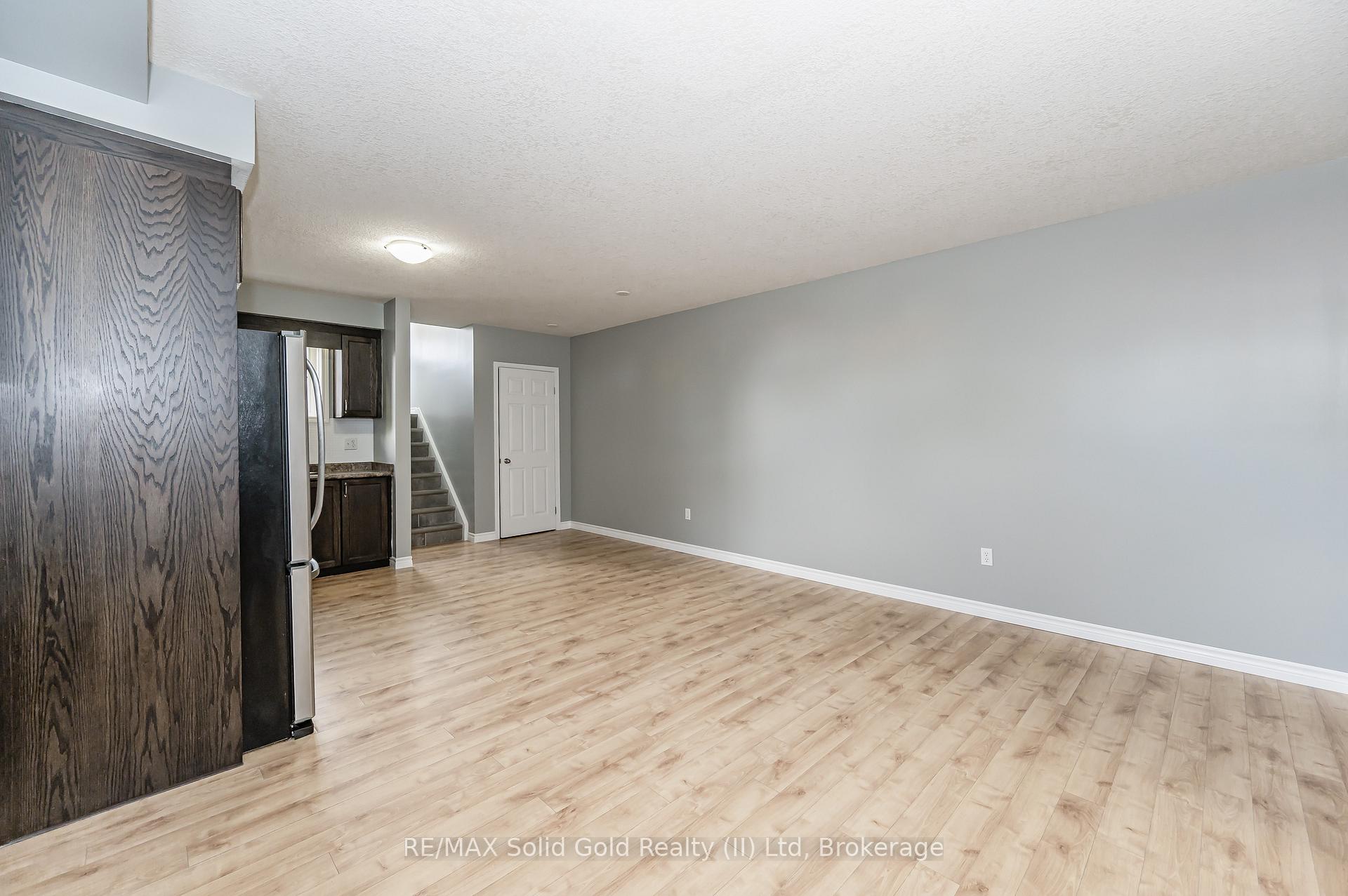Photo 8 of Unit D, 242 Westmeadow Drive, Kitchener — HOMEH