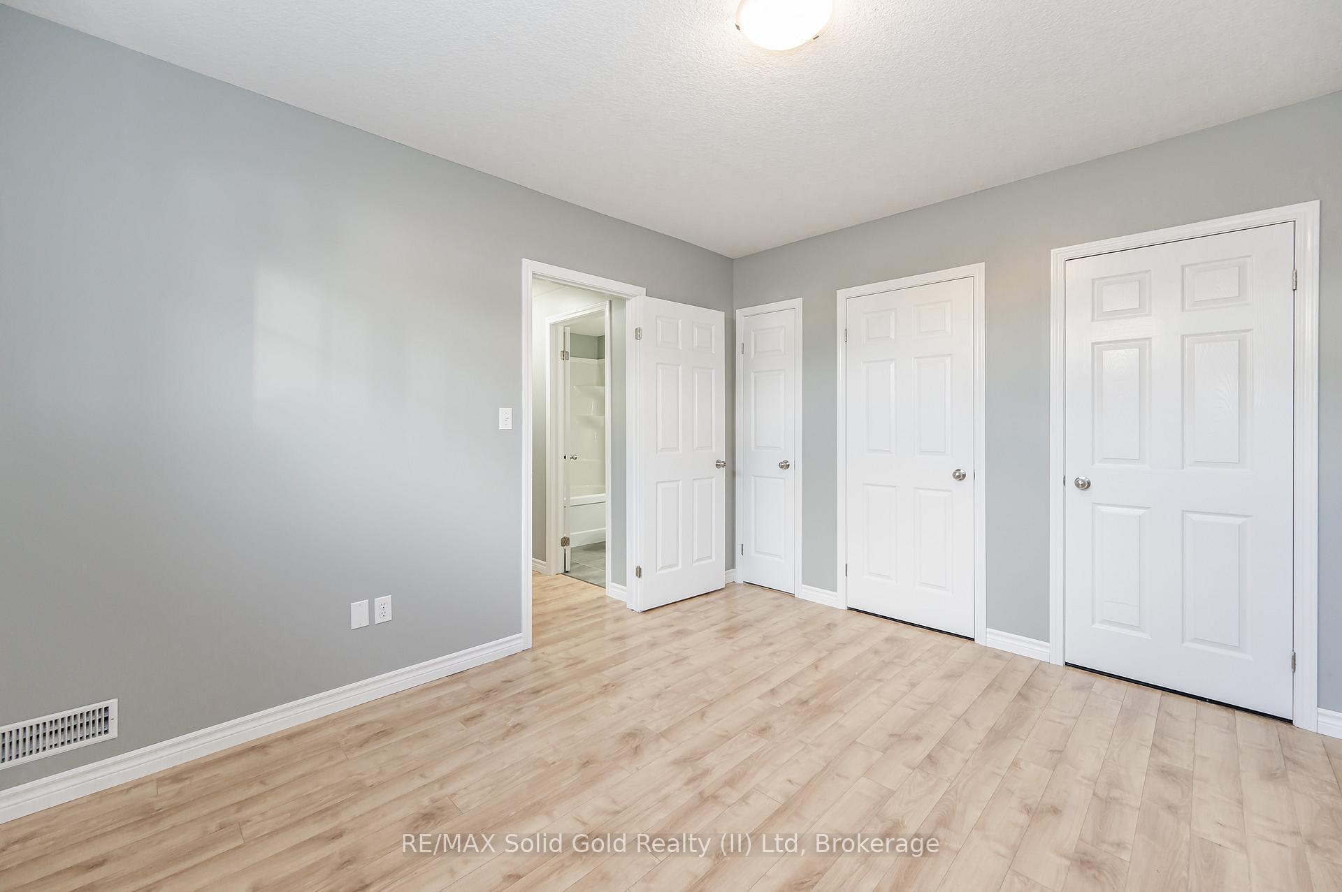 Photo 12 of Unit D, 242 Westmeadow Drive, Kitchener — HOMEH