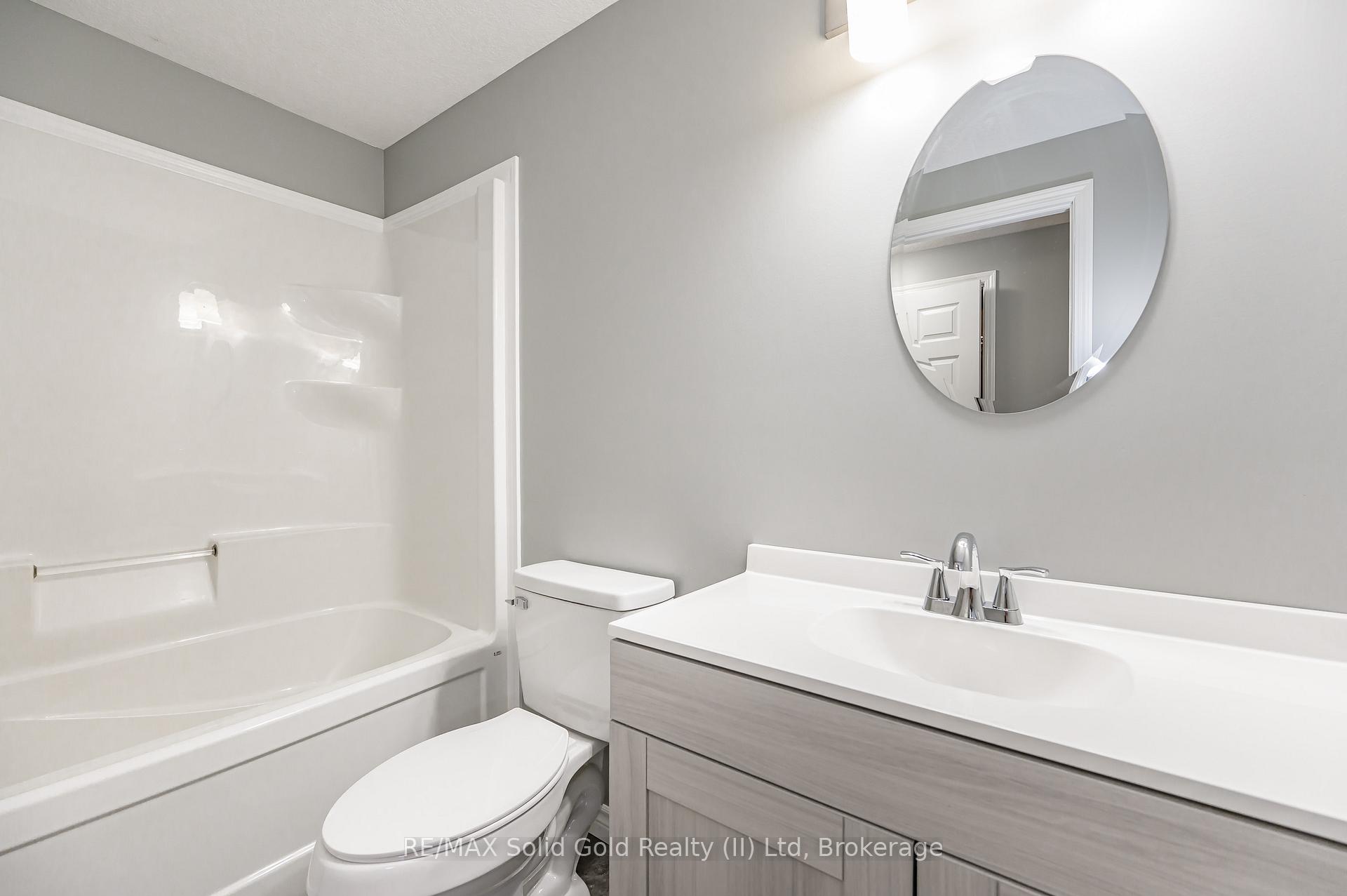 Photo 14 of Unit D, 242 Westmeadow Drive, Kitchener — HOMEH