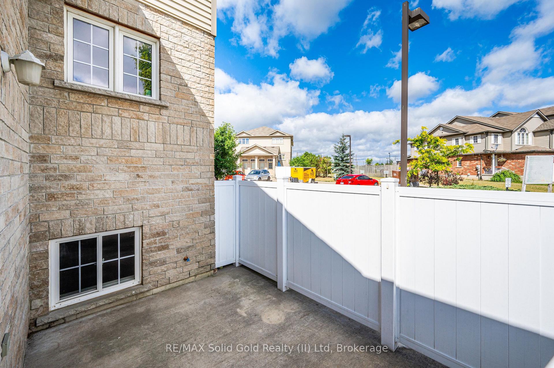 Photo 16 of Unit D, 242 Westmeadow Drive, Kitchener — HOMEH