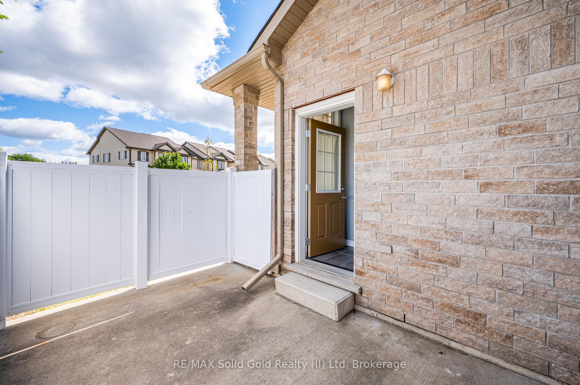 Photo 17 of Unit D, 242 Westmeadow Drive, Kitchener — HOMEH
