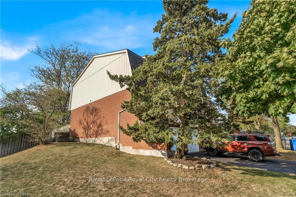 Photo 37 of 65 Dovercliffe Road, Guelph, Dovercliffe Park/Old University — HOMEH
