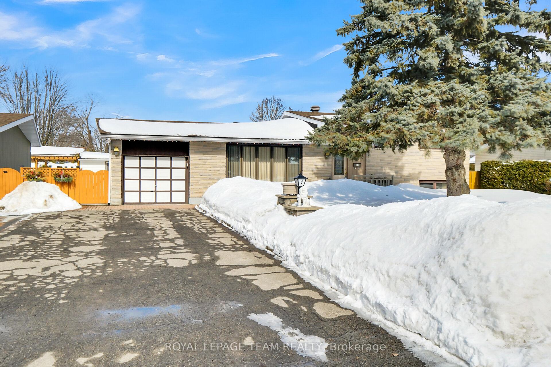 Photo 1 of 7 Beaverton Avenue, Ottawa, City View/Skyline/Fisher Heights/Parkwood Hills — HOMEH
