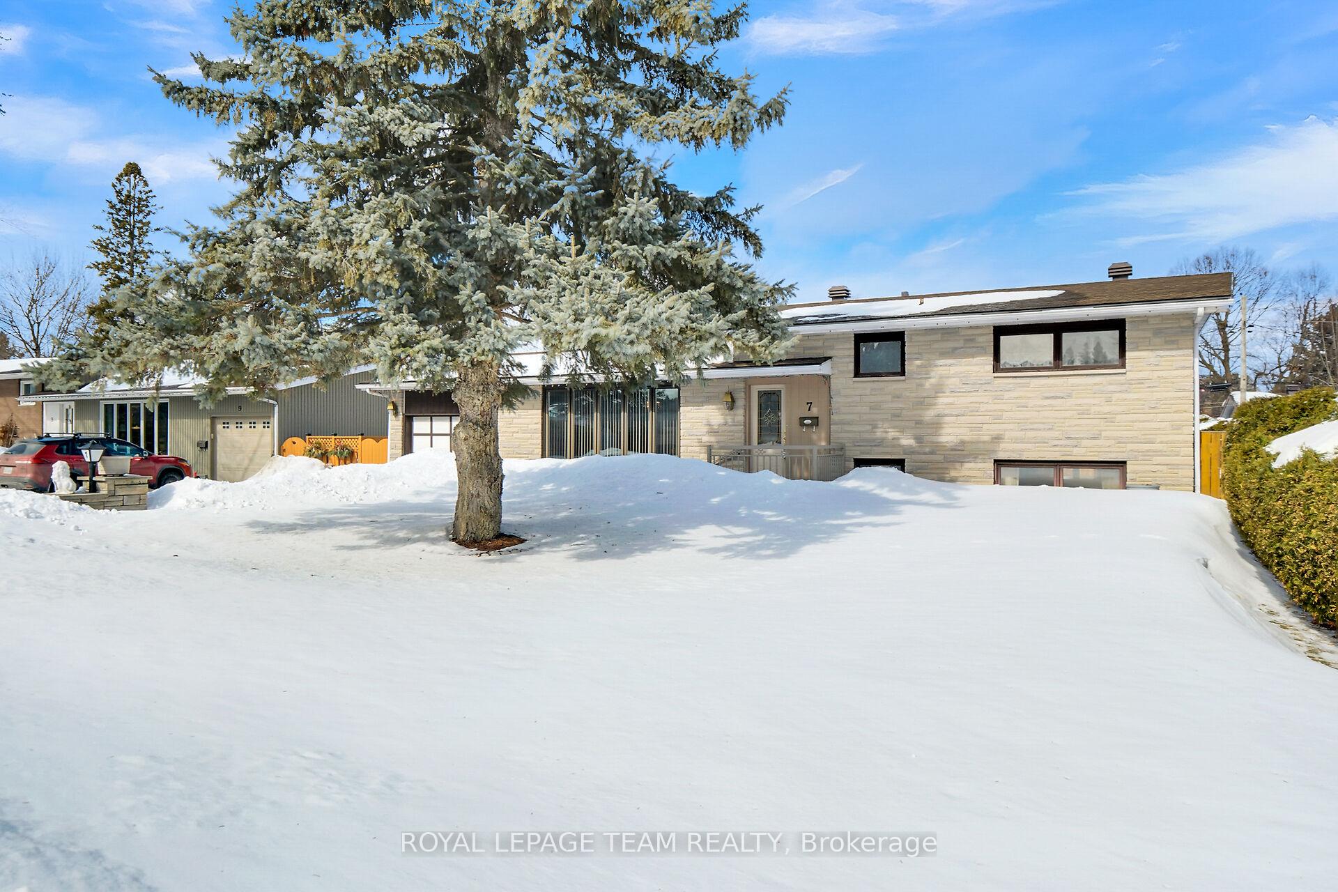 Photo 2 of 7 Beaverton Avenue, Ottawa, City View/Skyline/Fisher Heights/Parkwood Hills — HOMEH