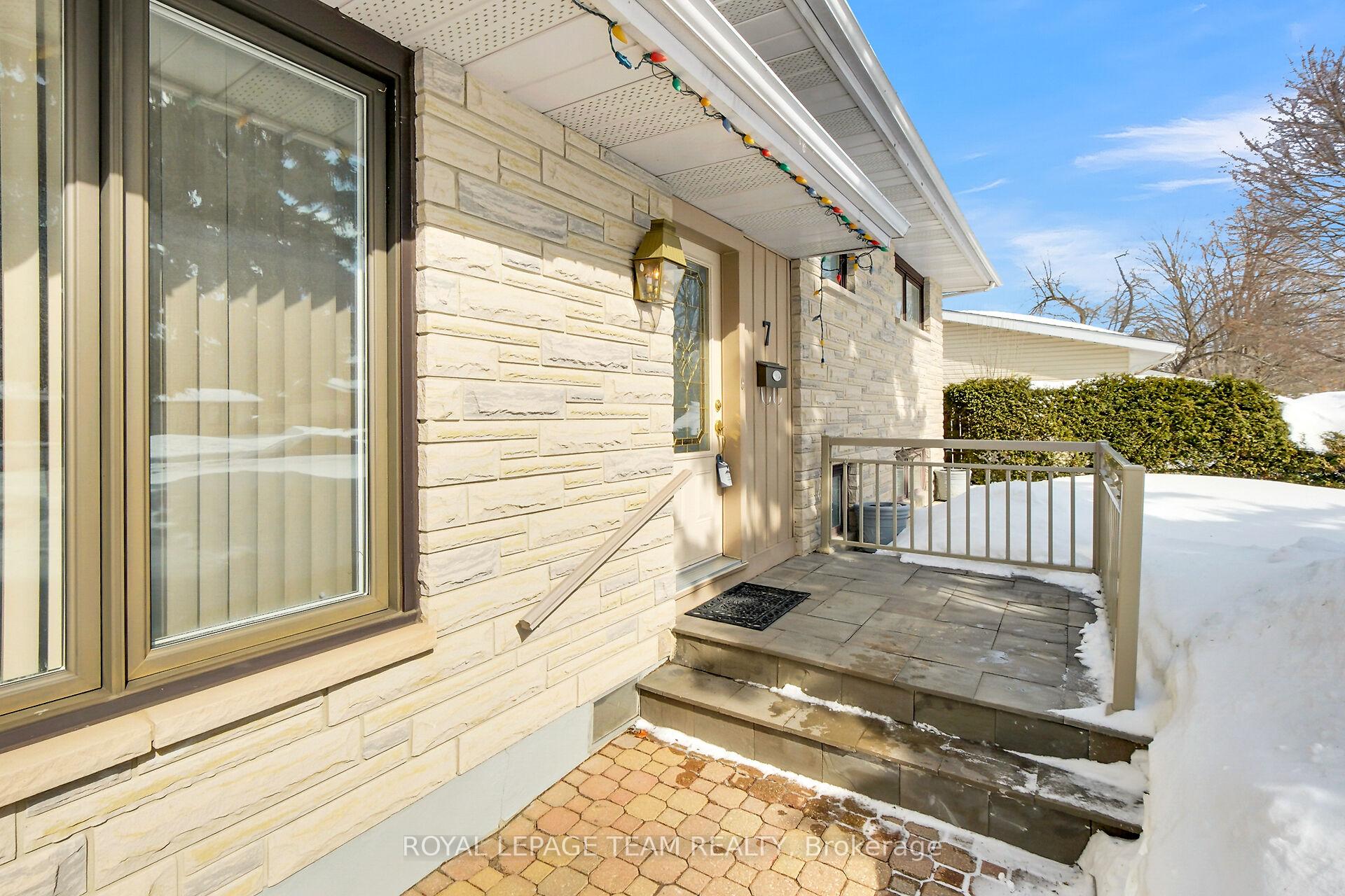 Photo 5 of 7 Beaverton Avenue, Ottawa, City View/Skyline/Fisher Heights/Parkwood Hills — HOMEH