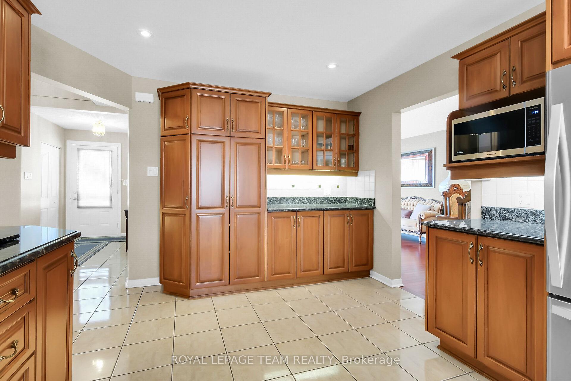 Photo 12 of 7 Beaverton Avenue, Ottawa, City View/Skyline/Fisher Heights/Parkwood Hills — HOMEH