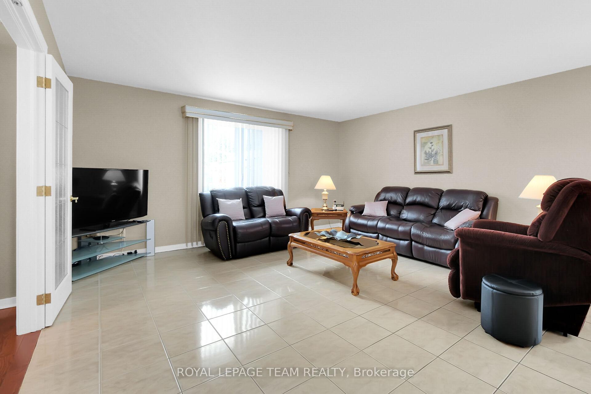 Photo 14 of 7 Beaverton Avenue, Ottawa, City View/Skyline/Fisher Heights/Parkwood Hills — HOMEH